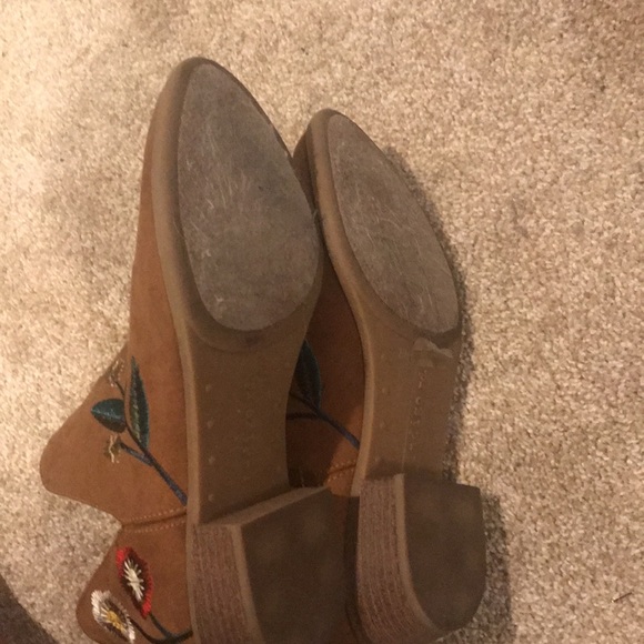 Embroidered booties - Picture 5 of 6